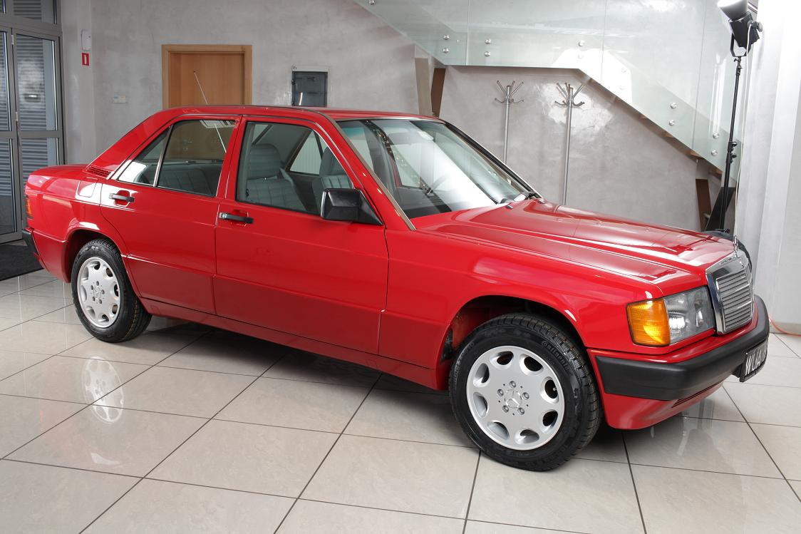 Pojazd po remoncie. Auto otrzymało prawe lusterko boczne (w oryginalnym egzemplarzu nie występowało), a także szyberdach. (Fot. Mercedes)