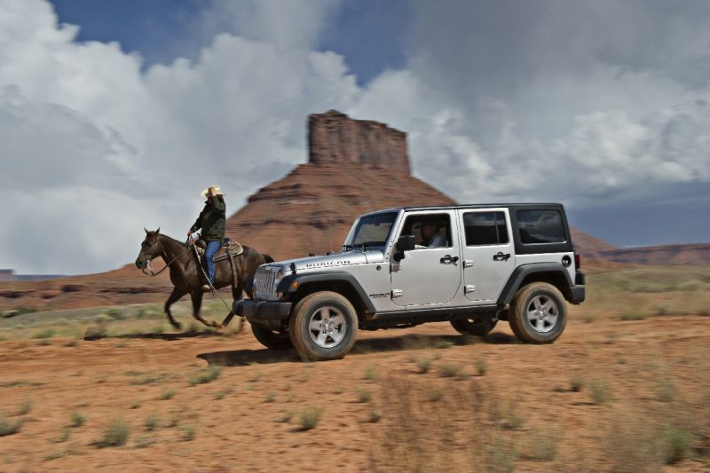 Jeep Wrangler Renegade z silnikiem 6,4 litra V8 Hemi SRT fot. Jeep