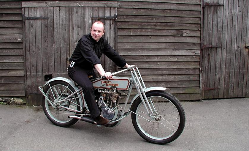 Historia marki rozpoczęła się w 1901 roku. Wtedy to Wiliam Harley i Arthur Davidson skonstruowali 4 silniki do ram rowerowych. Miało to miejsce w przydomowej szopie Davidsonów.