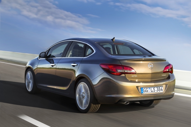 Opel Astra sedan - tył