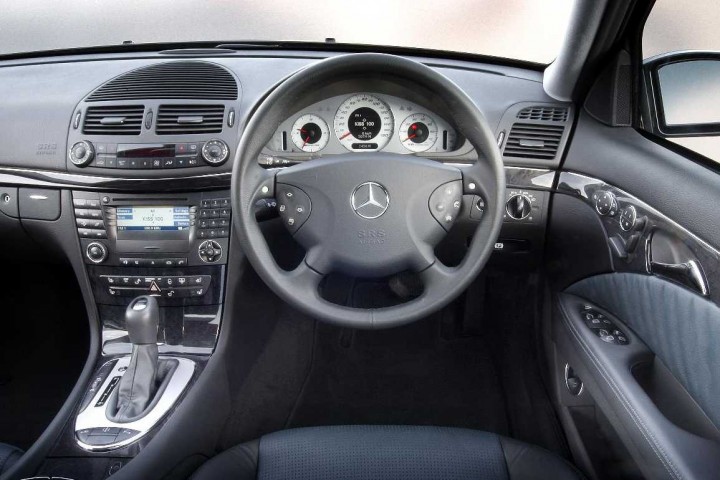 Zdjęcie Mercedes W203 demontaż konsoli środkowej